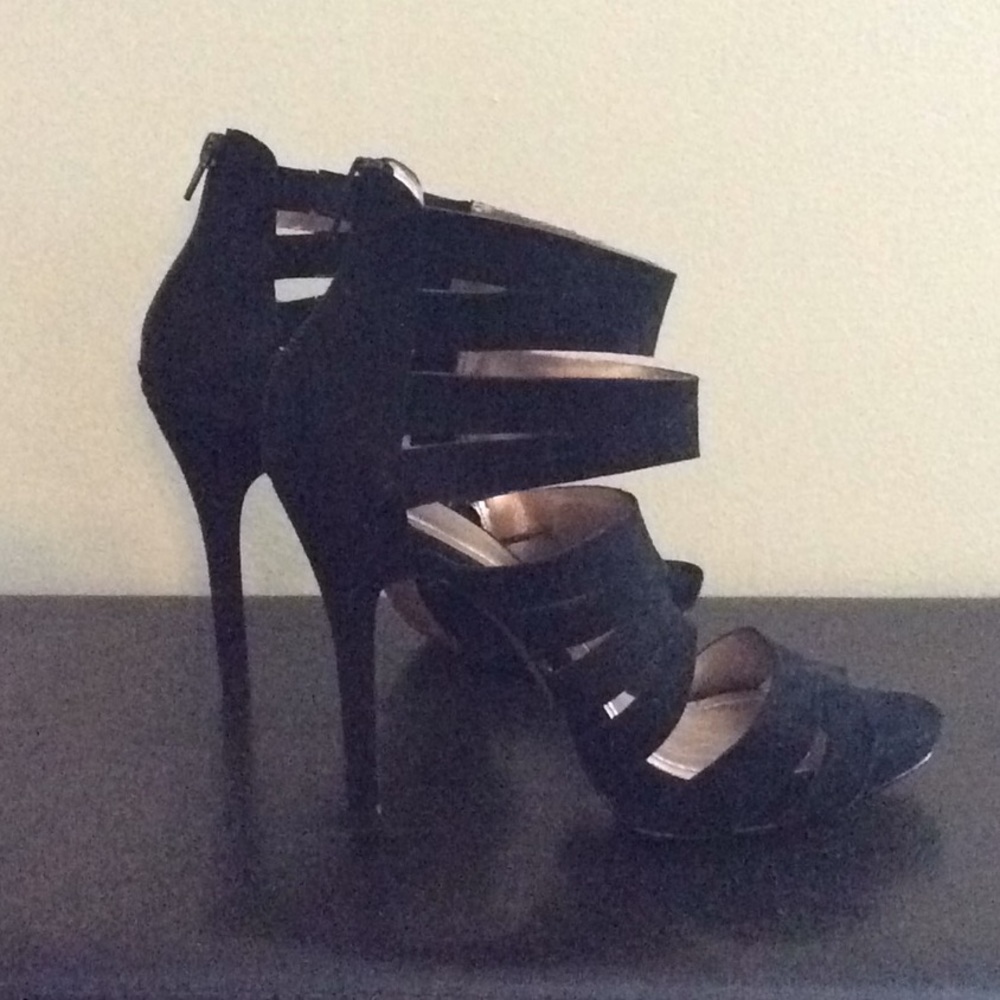 New BCBG Black strappy heels - Picture 5 of 8